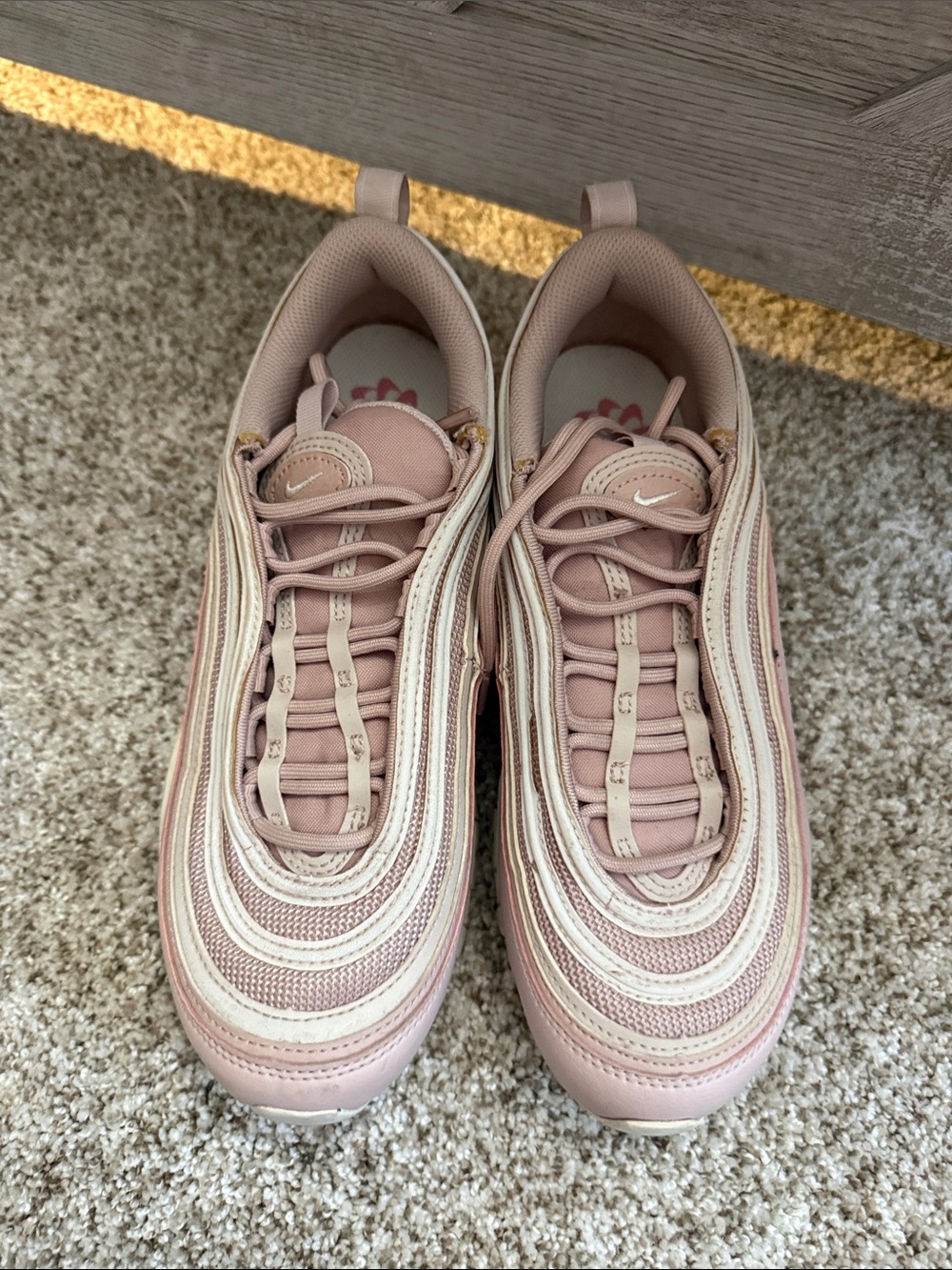 Women’s Pink Wave-Detail Nike Shoes! - Picture 3 of 6